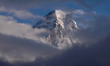 K2 peak sorrounded by clouds a perfect peak view