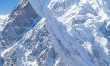 Patundas Meadows Sorrounded by gaint mountains