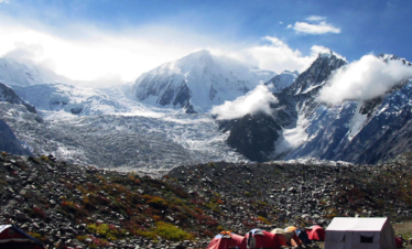 Team is camping at patundas meadows trek