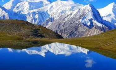 Rush Lake sorrounded by white snow mountains