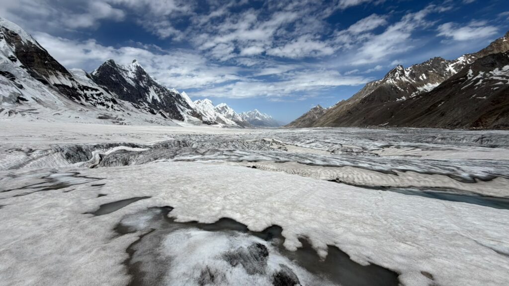 the best view of mountanous landscape through the skardu trekkers lens.